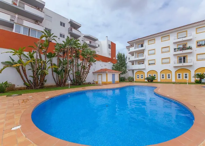 B41 - Windmill Modern With Pool