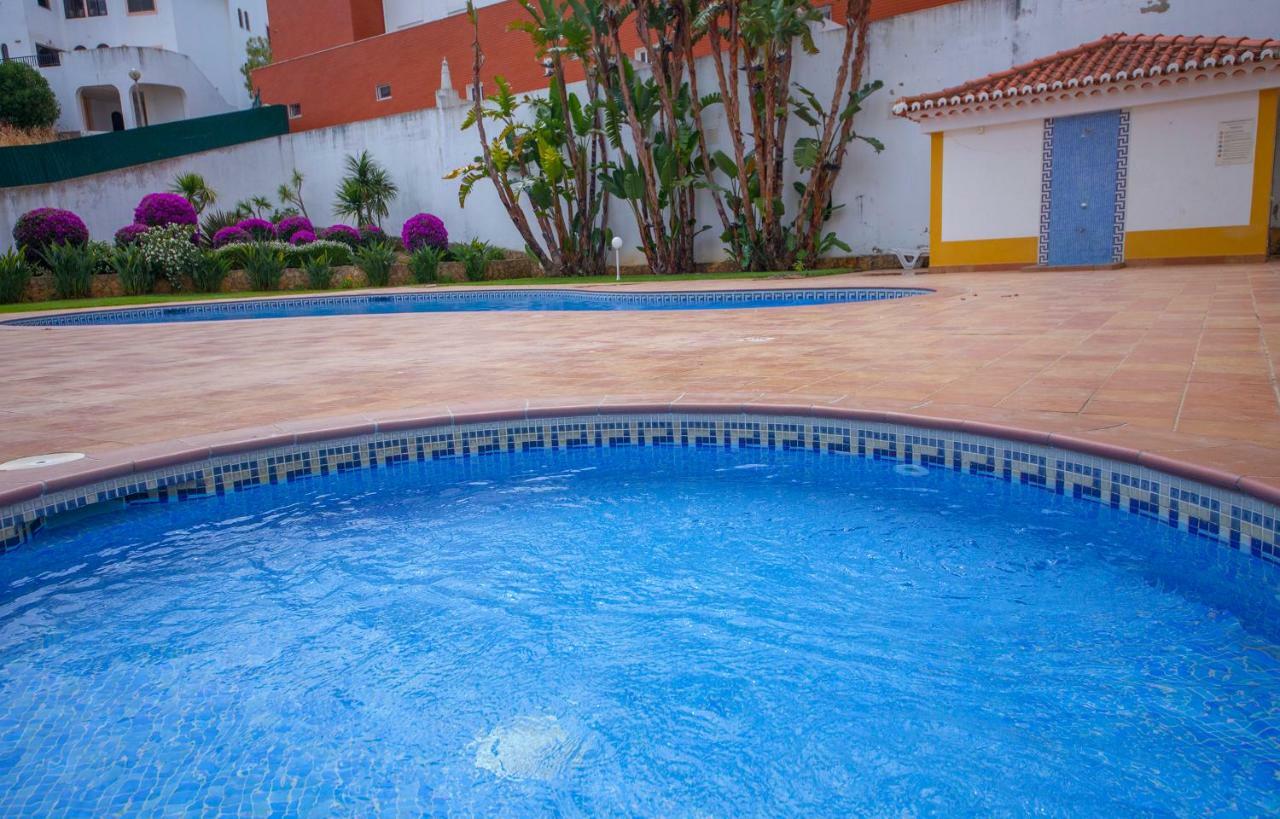 B41 - Windmill Modern With Pool Apartment
