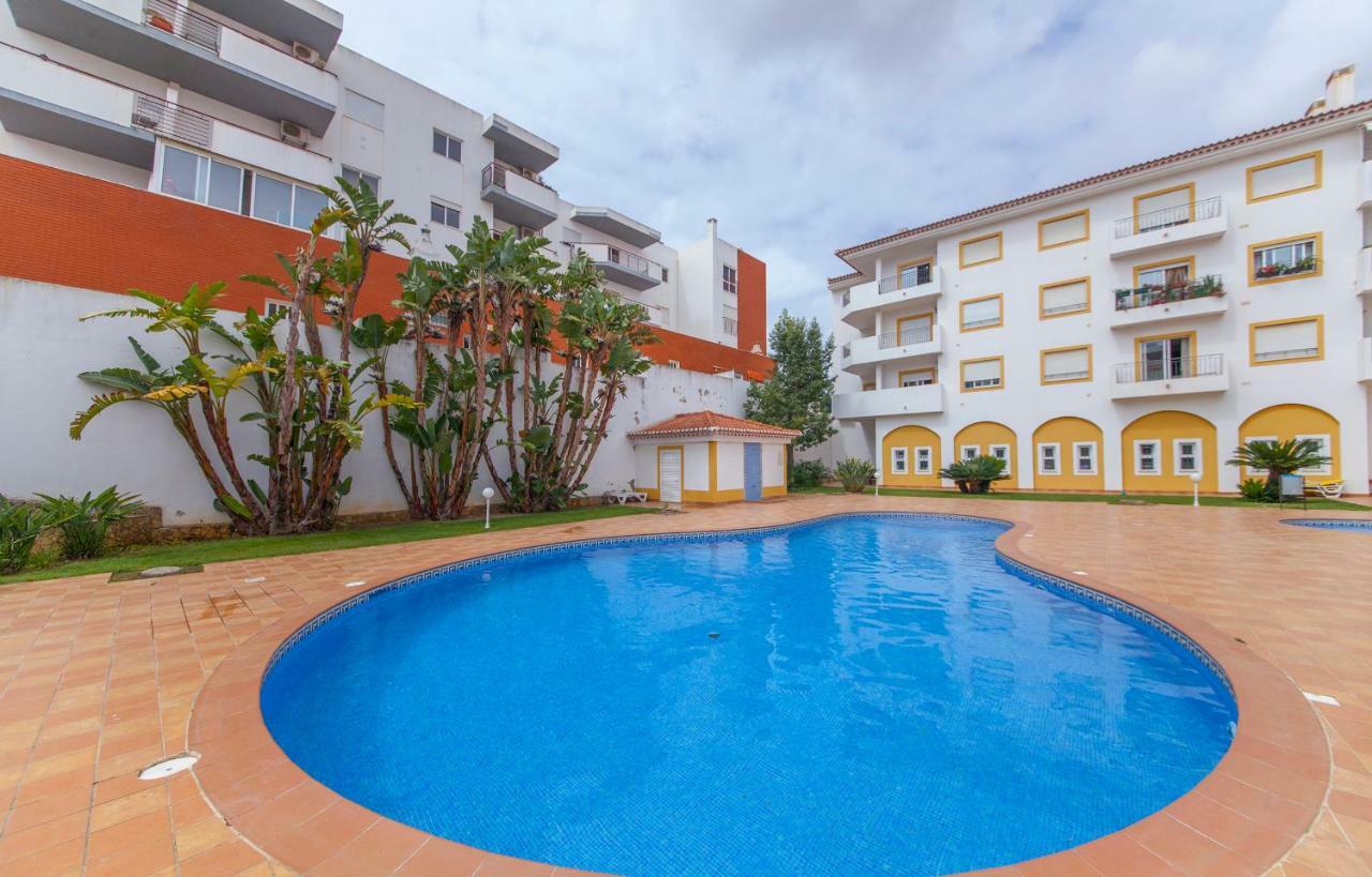 B41 - Windmill Modern With Pool Lagos
